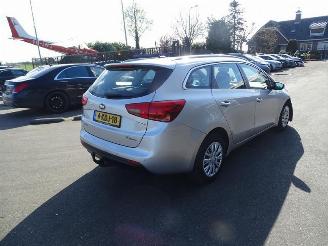 disassembly commercial vehicles Kia Cee d Sportswagon 1.6 GDi 2013/3