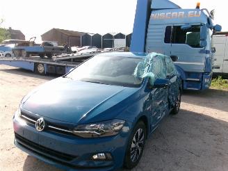 uszkodzony samochody ciężarowe Volkswagen Polo 1.0 Comfortline 5 Drs 2019/2