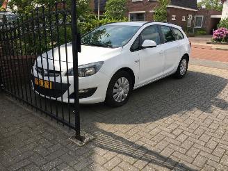 rozbiórka samochody osobowe Opel Astra 1.7 CDTi 16V 110pk business 2013/6