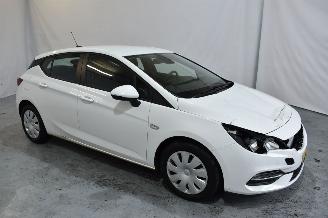 Coche siniestrado Opel Astra 1.2 Bns Edition 2020/9