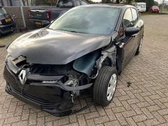 damaged microcars Renault Clio  2015/11