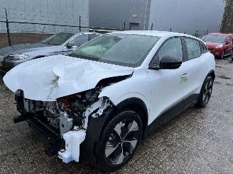 dañado camper Renault Mégane E-Tech Optimum Charge Equilibre  160 kW/60 kWh 2023/8