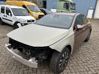 dañado vehículos comerciales Mercedes A-klasse 180  Automaat   ( 11201 KM ) 2022/6