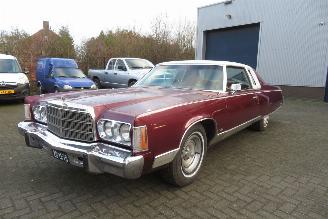 occasion campers Chrysler New-yorker brougham V8 coupe, benzine + lpg 1975/2