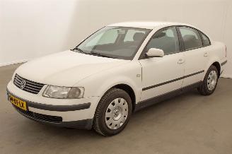Dezmembrări autoturisme Volkswagen Passat 1.9 TDI Trendline Airco 2000/1