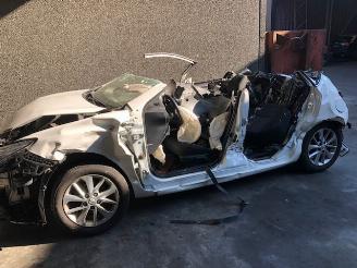 uszkodzony samochody osobowe Toyota Auris 66KW - 1364CC - DIESEL 2013/12