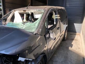 uszkodzony samochody osobowe Opel Combo diesel - 1500cc - 6bak - 75kw - 6VIT 2019/6