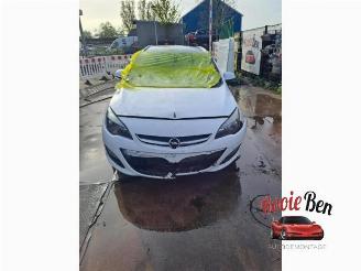 damaged commercial vehicles Opel Astra Astra J Sports Tourer (PD8/PE8/PF8), Combi, 2010 / 2015 2.0 CDTI 16V 165 2015/6